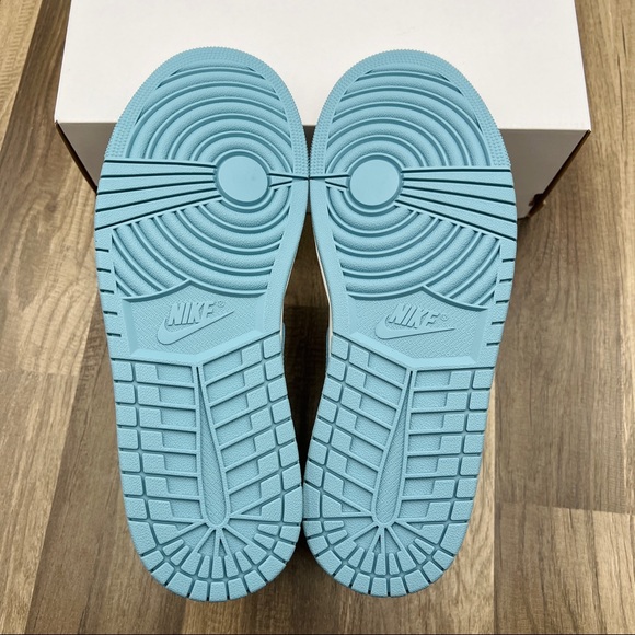 Nike Air Jordan 1 Mid - Picture 5 of 8